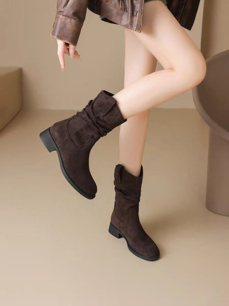 Women'S Fashion Korea - รองเท้าบูทหุ้มข้อกลางน่อง ส้นบล็อก หนังกลับเทียม สไตล์เรโทรมาแยร์ด สินค้ามาใหม่ รองเท้าบูทแฟชั่นทรงหลวมสบาย